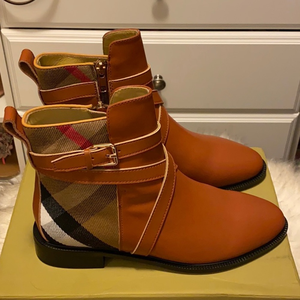 Brown leather brown flat ankle boots  🥾